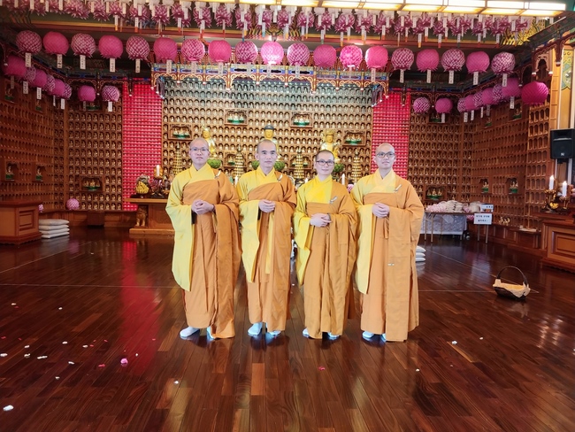 Partake in the Vesak Ceremony at Yonggungsa Cham Joeun Uri Temples